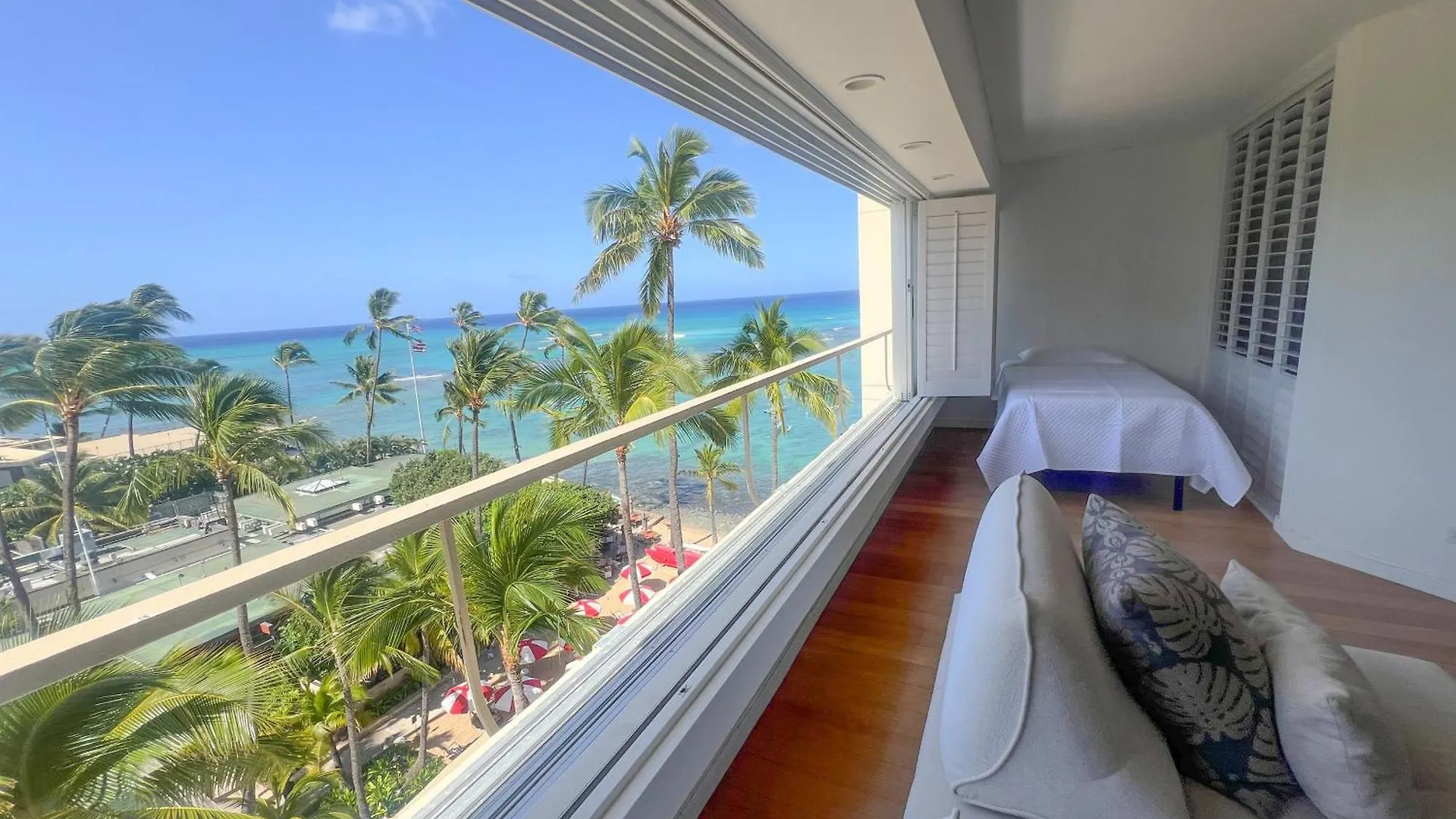 Sleek Oceanside Oasis 1-Bedroom Cs Condo Honolulu United States