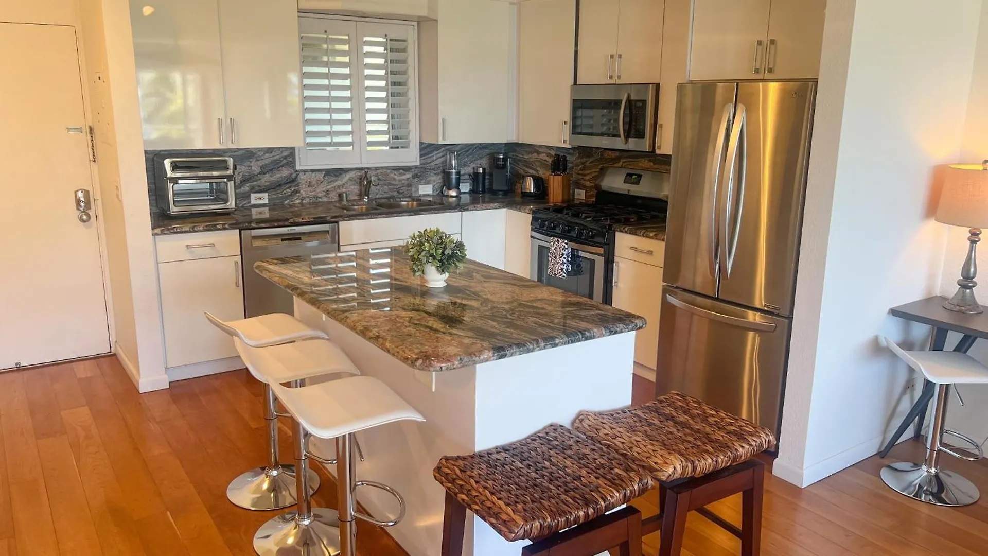 Sleek Oceanside Oasis 1-Bedroom Cs Condo Honolulu United States