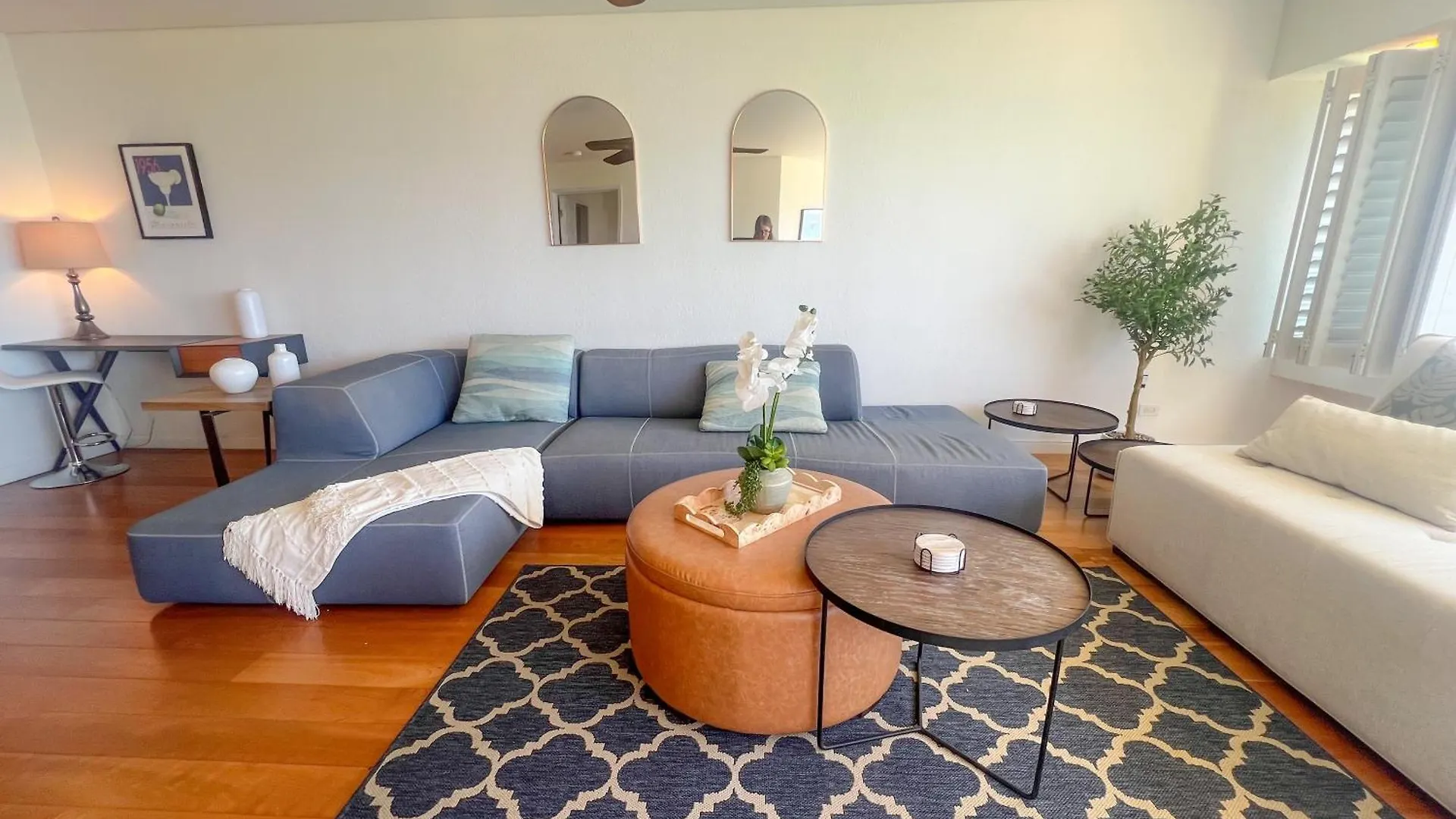 Sleek Oceanside Oasis 1-Bedroom Cs Condo Honolulu